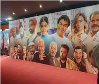 التجهيزات الأخيرة لعرض فيلم «عنب» بطولة أيتن عامر 