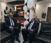 السفير المصري ونائب الرئيس التنفيذي لهيئة الترفيه يرحبان بالأهلي في مطار الرياض