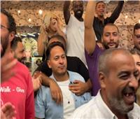 كريم عفيفي يحتفل بانتهاء تصوير «كنبة الحبشي»| صور وفيديو