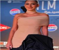 أمينة خليل تخطف الأنظار بجمالها علي السجادة الحمراء