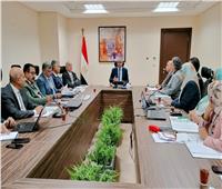 نائب وزير الإسكان يلتقي مسئولي إحدى شركات صناعة مكونات مشروعات الصرف الصحي