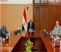 وزير الري يتابع عددا من طلبات أهالي الوادي الجديد بتشغيل آبار المياه الجوفية