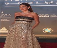 بفستان لامع.. أمينة خليل تخطف الأنظار في ختام مهرجان الجونة | فيديو