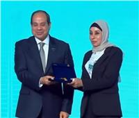 الدوكار يؤكد نجاح المرأة في النقل ويكرم السائقة رحاب