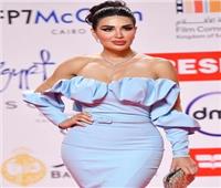 الأناقة والبساطة.. سارة نخلة تتألق في مهرجان القاهرة السينمائي الدولي 
