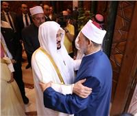 وزير الشؤون الإسلامية السعودي يعزي شيخ الأزهر في وفاة شقيقته 