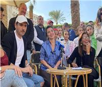 أحمد عز عن المخرجة ساندرا نشأت: «فخور إني جزء من تاريخها»