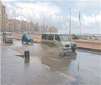 موج البحر.. عالٍ «المكنسة» تقلب الإسكندرية.. وأمطار البحيرة وكفر الشيخ لا تتوقف