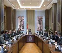 تحويل السيارات الحكومية للعمل بالغاز الطبيعي.. توجيه جديد من «مدبولي»