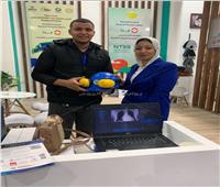 طالب يبتكر خوذة ذكية لحماية العمال من المخاطر |خاص
