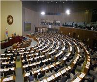 البرلمان الكوري الجنوبي يصوت لرفض فرض الأحكام العرفية