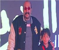 محمد ثروت ونجله في العرض الخاص لفيلم «الحريفة 2» 