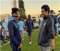أحمد توفيق يرتدي قناعا طبيا خلال تدريبات بيراميدز استعدادا لمواجهة الترجي 
