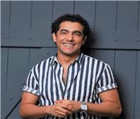 محمد عادل: نفسى أموت وأنا على المسرح