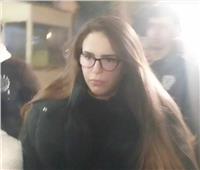 دنيا عبد العزيز تقدم واجب العزاء في الفنان نبيل الحلفاوي 