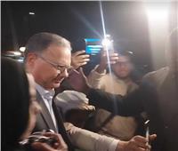 شريف عامر يقدم واجب العزاء في الفنان نبيل الحلفاوي بـ«مسجد الشرطة»