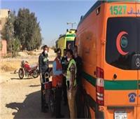 إصابة 2 في انهيار جزء من الجبل على لودر بالسخنة