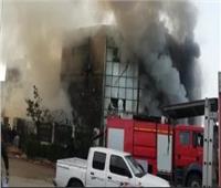 الحماية المدنية تنقذ 6 عاملين من حريق مصنع بأكتوبر