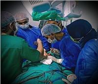 الأولى من نوعها.. إجراء عملية استئصال ورم بالحنجرة بمستشفى النيل| صور