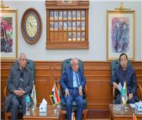 نقيب المهندسين يناقش مع مستشار السفارة الصينية سبل التعاون 