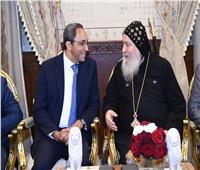 محافظ قنا يزور مطرانية الأقباط الأرثوذكس للتهنئة بعيد الميلاد المجيد