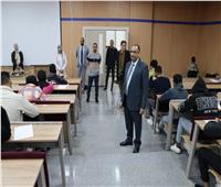 رئيس جامعة طيبة التكنولوجية يتابع سير امتحانات الفصل الدراسي الأول
