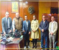محافظ الوادي الجديد يبحث استخدام تقنيه الذكاء الاصطناعي لتلقيح النخيل