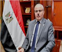 رئيس جامعة القناة يتفقد امتحانات الدراسات العليا بكلية التجارة