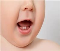 سنة أولى ماما.. إحتياطات يجب مراعتها عند تسنين طفلك