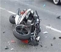 مصرع شابين في انقلاب دراجة بخارية بقنا 