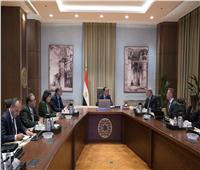 رئيس الوزراء يلتقي مسئولي شركة «شيفرون» العالمية لبحث تعزيز سُبل التعاون