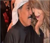 بعد أزمة أنغام وعبد المجيد عبد الله.. قُبلة جديدة لـ عبد الله الرويشد | شاهد