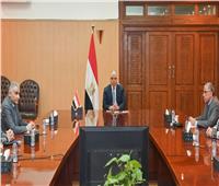 وزير الري يتابع موقف تراخيص آبار المياه الجوفية