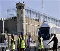 استعدادات في سجن عوفر للإفراج عن الأسرى الفلسطينيين ضمن صفقة التبادل