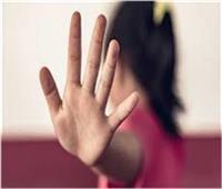تأجيل محاكمة شاب لاتهامه بهتك عرض فتاة في الزاوية الحمراء