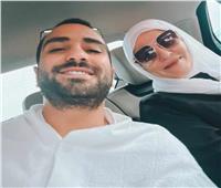 محمد الشرنوبي يؤدي مناسك العمرة برفقة والدته | صور