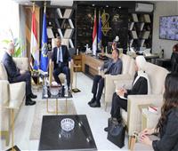 محافظ أسوان يبحث تعزيز التعاون مع السفير الأسترالي في عدد من المجالات التنموية 