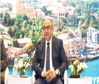 وزير قطاع الأعمال العام يقدم واجب العزاء في وفاة 3 عمال بغزل المحلة  
