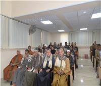 محافظ أسيوط يسلم 120 نموذج 8 للتصالح في بعض مخالفات البناء بمركز البداري