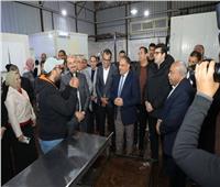 محافظ الشرقية يشارك المواطنين بوجبة الإفطار بالزقازيق