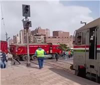 تعطل سيارة نقل بمزلقان الشعبية في المحلة