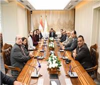 وزير الرياضة يلتقي وفد لجنة رفع الأثقال باللجنة البارالمبية الدولية