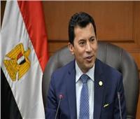 صبحي يهنئ محمد السيد بعد تتويجه ببرونزية الجائزة الكبرى للمبارزة