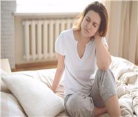 حسب وضعيت نومك.. طرق اختيار وسادة صحية لنوم مريح