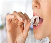 دراسة علمية تكشف عن مخاطر محتملة لمضغ العلكة