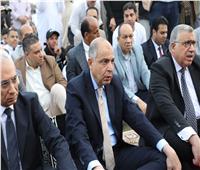 محافظ المنيا يؤدي صلاة عيد الفطر بساحة مدرسة الفريق صفي الدين أبوشناف