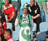 المصري يكرم أكبر مشجعيه أمام سيمبا.. وأبو علي يصرف معاشًا شهريًا له 