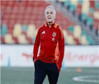محاضرة فنية للاعبي الأهلي قبل مواجهة الهلال السوداني