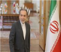 وزير الخارجية الإيراني يجري محادثات مع مسؤولين عمانيين قبل المحادثات مع واشنطن