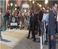 إلهام شاهين تصل عزاء سليمان عيد في مسجد الشرطة | صور